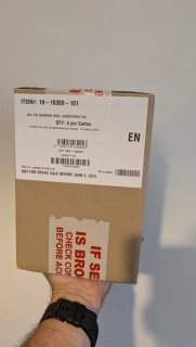Sealed Case Pokémon TCG: Mega Moonlit Tin